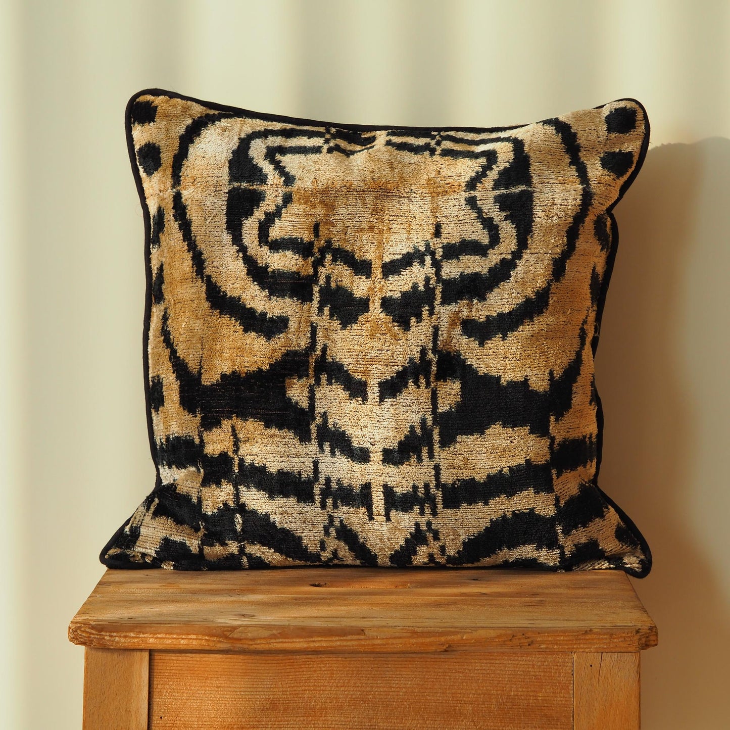 gold-black-tiger-silk-velvet-ikat-cushion