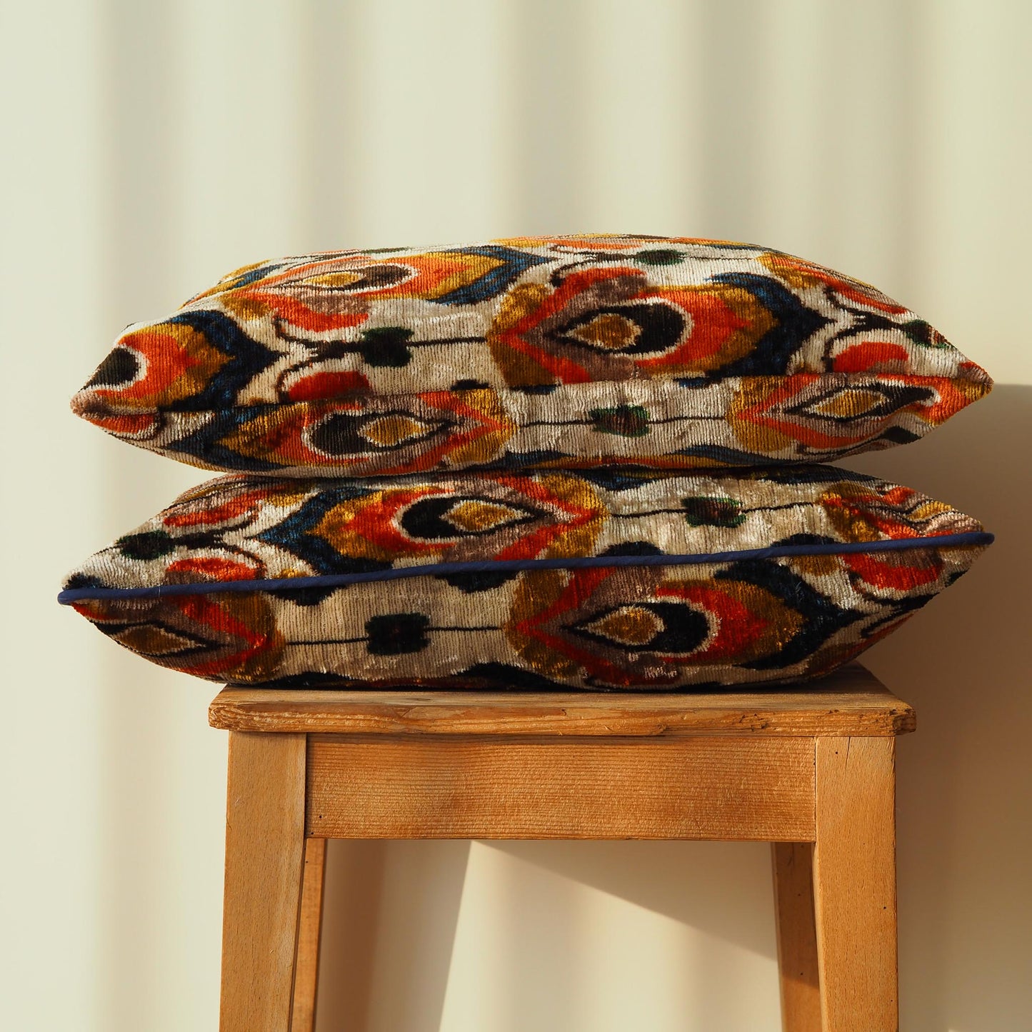 retro-design-silk-velvet-cushion