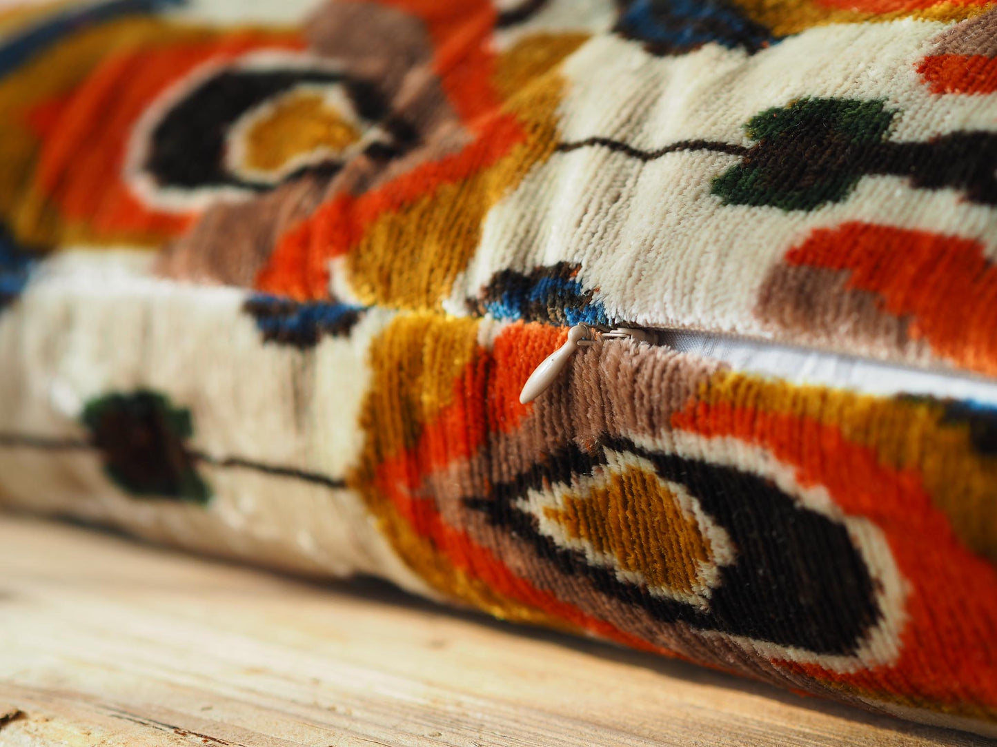 retro-design-silk-velvet-cushion