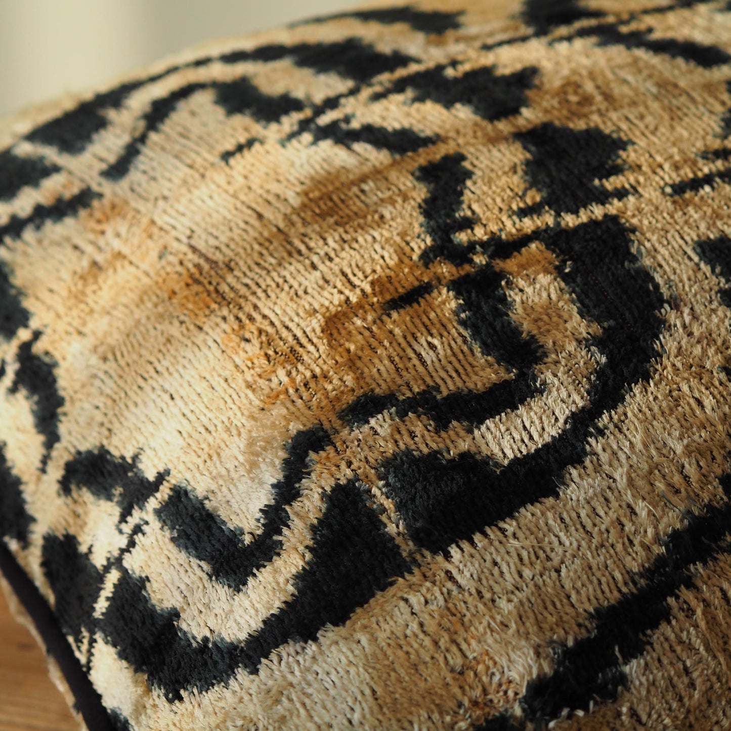 seidensamtkissen-seidenkissen-samtkissen-tiger-gold