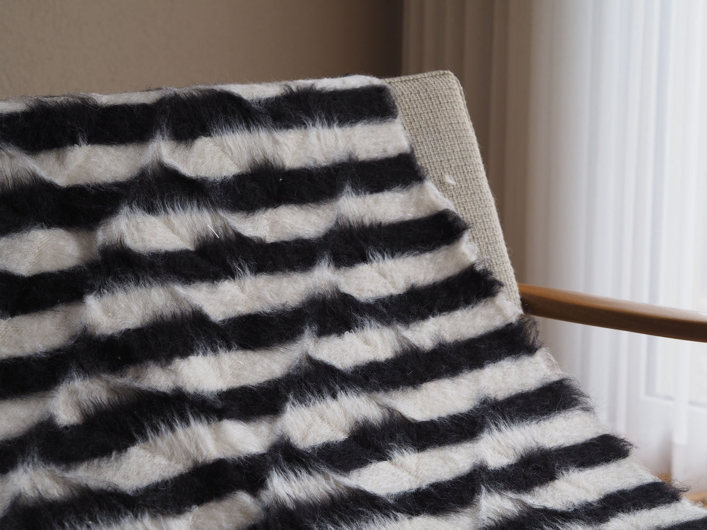 striped-black-white-wall-hanging-rug