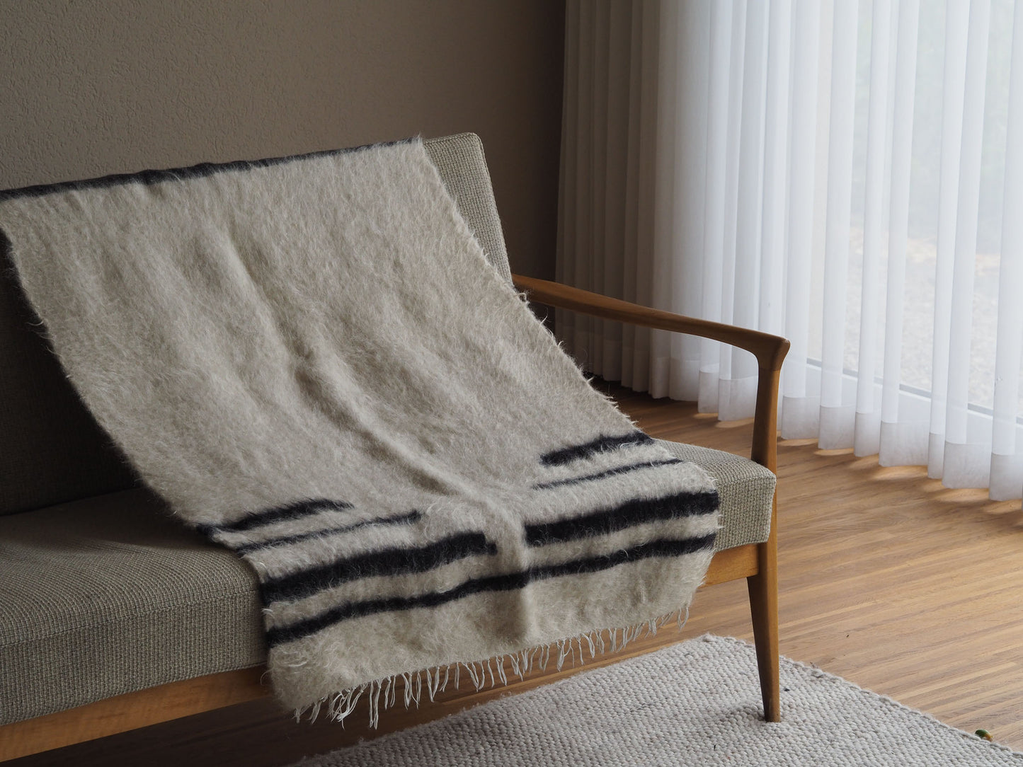 black-white-paradise-wall-hanging-rug