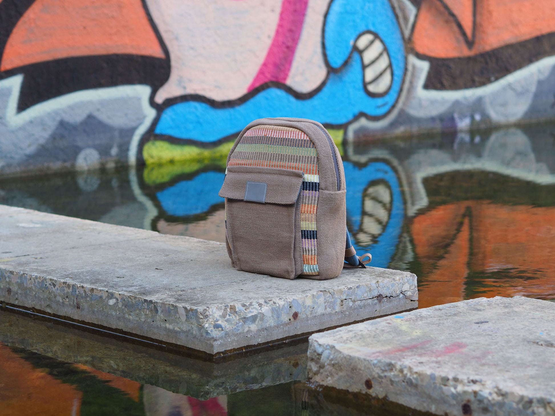 kinderrucksack-schlamm-natuerliche-farben