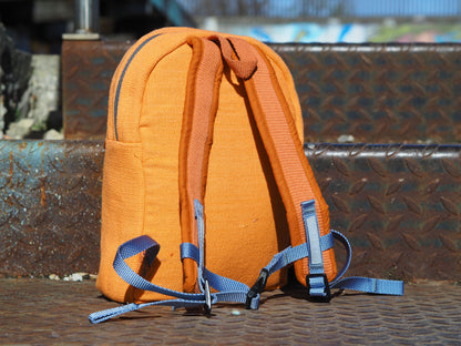 kindergartenrucksack-orange-gestreift-fairtrade
