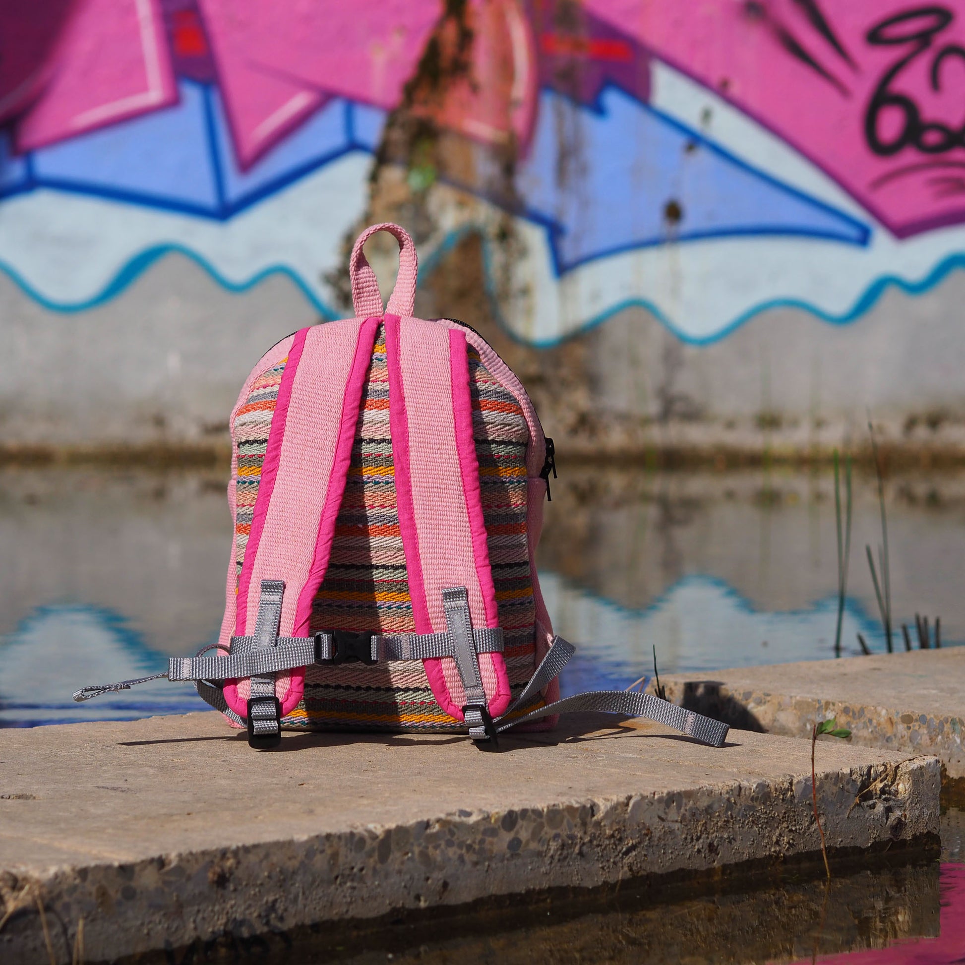 Kleinkinderrucksack-made-in-nepal-fairtrade-pink
