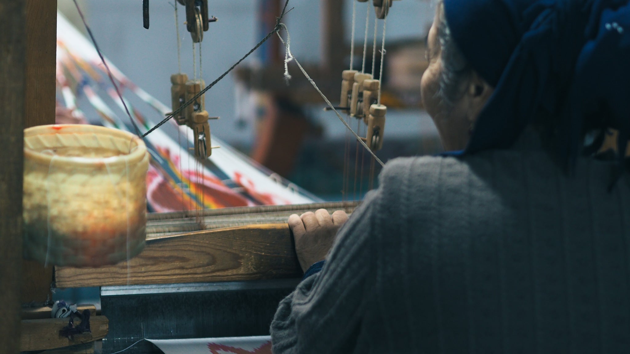 hand-weaving-in-fergana-margilan