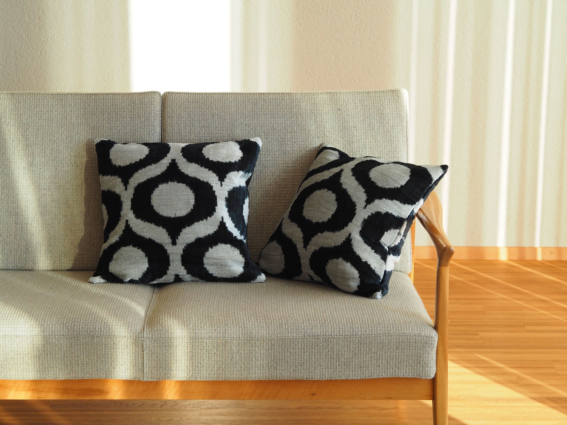 black-white-silk-velvet-ikat-cushion