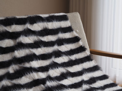 striped-black-white-wall-hanging-rug